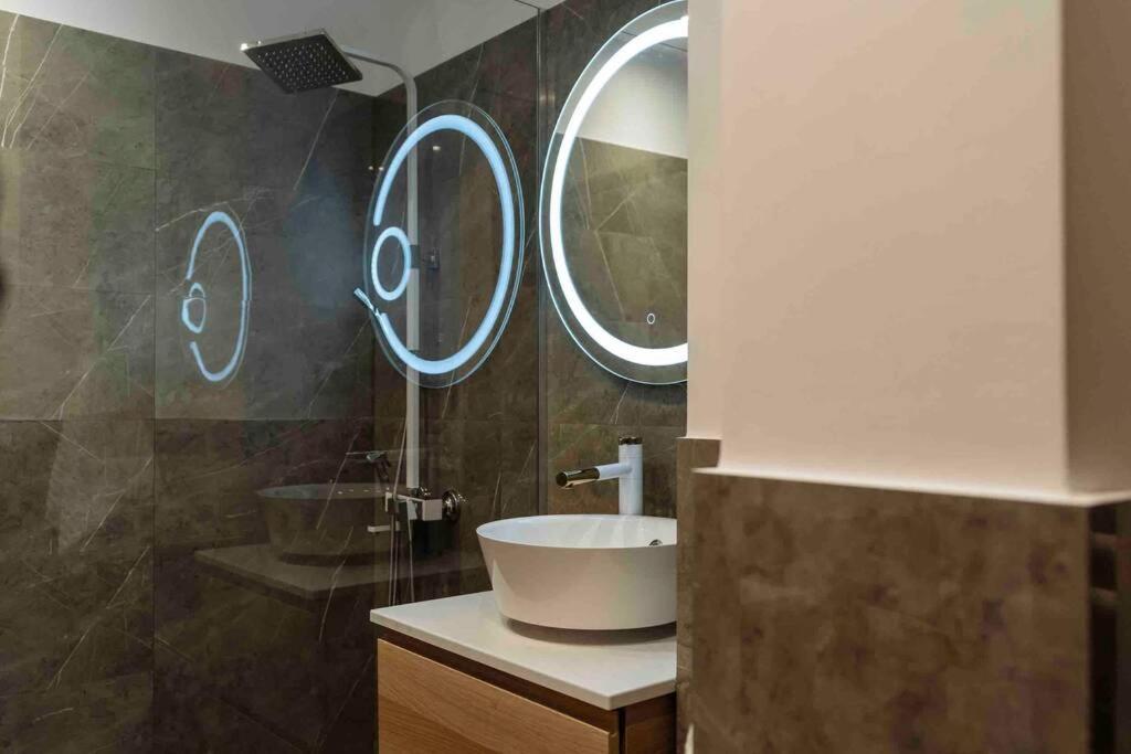 Appartement Stunning Views 2Br Intercontinental Flat à Bucarest Extérieur photo